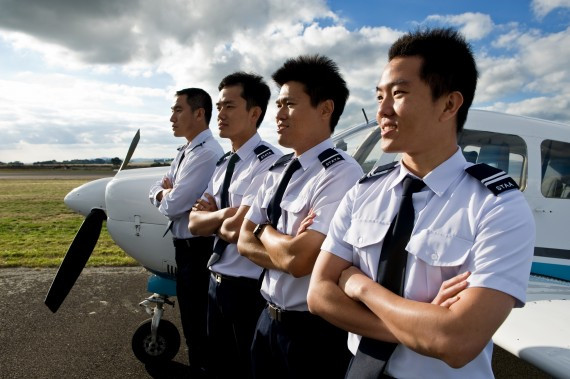 Single-engine training aircraft used in Commercial Pilot Licence flight training